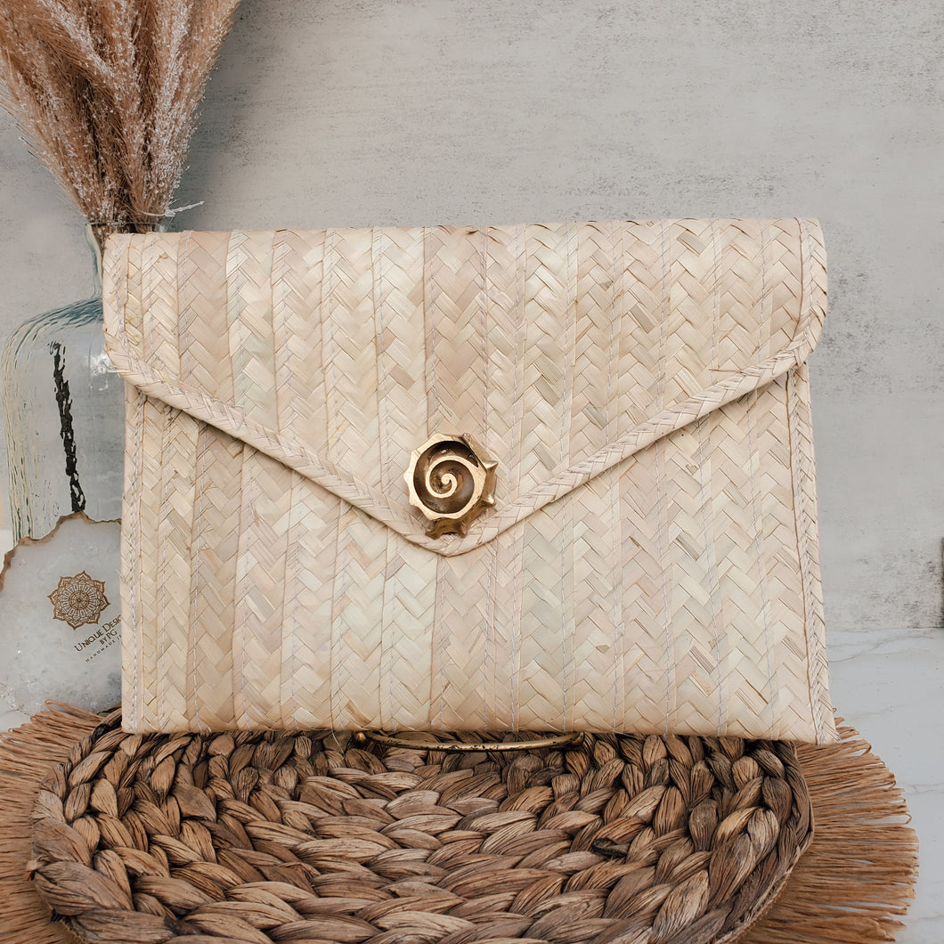 Tulum Clutch (Natural w/Gold Shell)